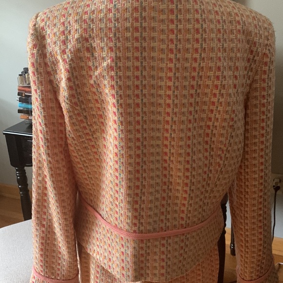 Gorgeous Donna Rae Suit with pink piping - Picture 3 of 4